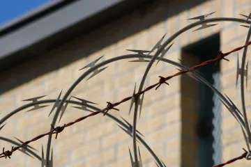 ​Через коронавірус влада Франції звільнила понад 6 тисяч ув’язнених