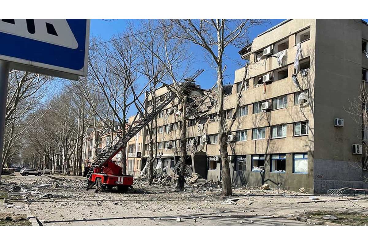 Російське вторгнення в Україну : Внаслідок обстрілів Миколаєва загинули 10 людей, 46 – травмовані Російське вторгнення в Україну : Внаслідок обстрілів Миколаєва загинули 10 людей, 46 – травмовані