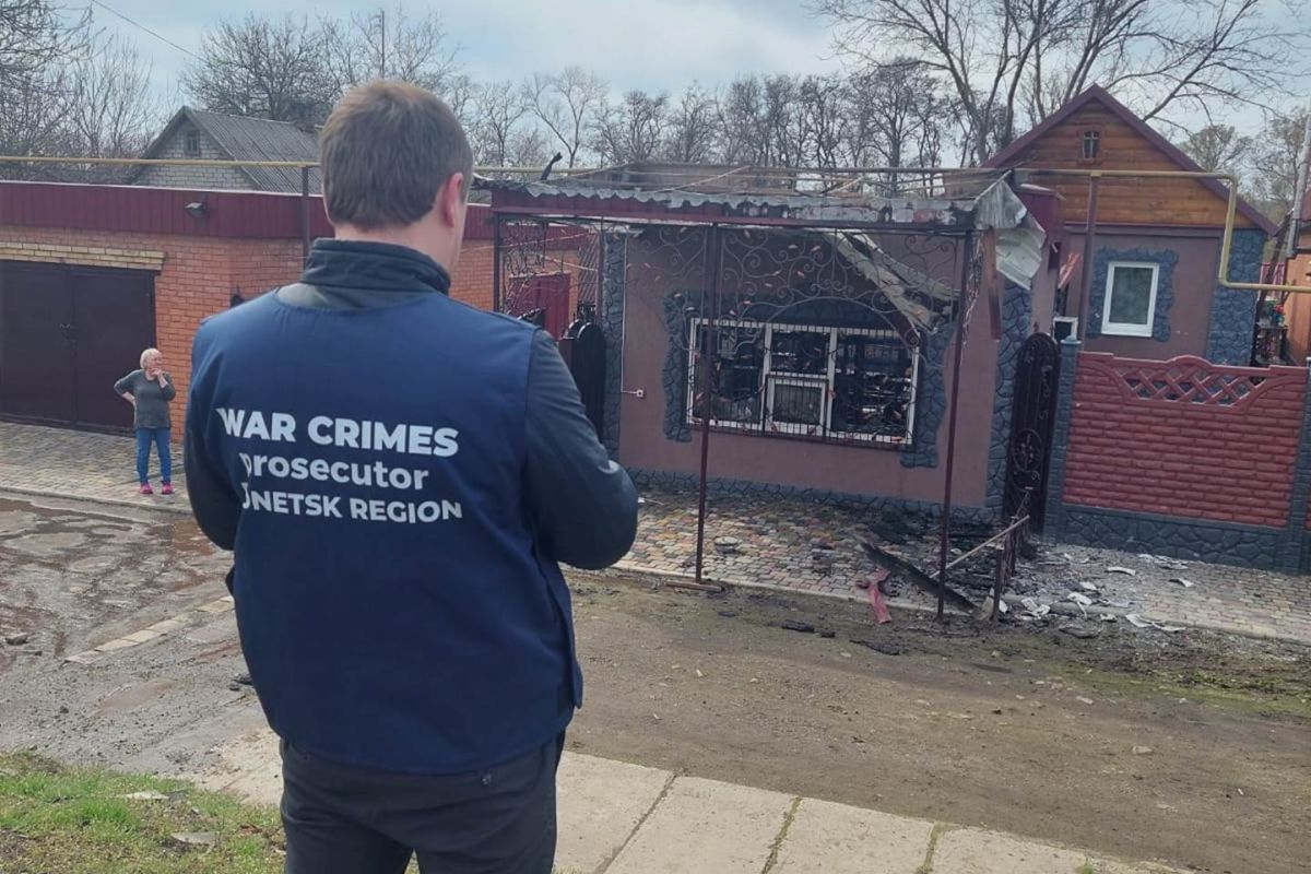 Окупанти обстріляли Дружківку: двоє загиблих та четверо поранених – прокурори документують воєнні злочини РФ (ФОТО) Окупанти обстріляли Дружківку: двоє загиблих та четверо поранених – прокурори документують воєнні злочини РФ (ФОТО)