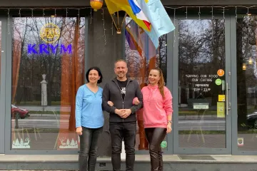 ​Навпроти посольства Росії у Варшаві - український "Крим"  
