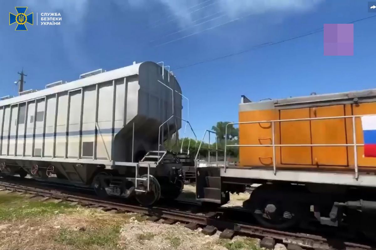 СБУ повідомила про підозру начальниці станції на Луганщині, яка допомагала ворогу вивозити українське зерно, транспортувати військову техніку та особовий склад окупантів