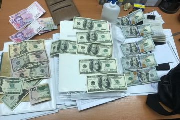 40 тис. дол. США хабаря – затримано та повідомлено про підозру виконувача обов’язків начальника філії «Південна» Концерну «Військторгсервіс» 40 тис. дол. США хабаря – затримано та повідомлено про підозру виконувача обов’язків начальника філії «Південна» Концерну «Військторгсервіс»