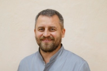 В Черновцах главврач областной больницы присвоил 5 автомобилей скорой помощи которые передали волонтеры В Черновцах главврач областной больницы присвоил 5 автомобилей скорой помощи которые передали волонтеры