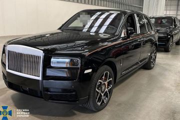 СБУ викрила бізнесмена зі Львова, який в обхід санкцій постачав до рф «Роллс-Ройси» та «Майбахи» (відео) СБУ викрила бізнесмена зі Львова, який в обхід санкцій постачав до рф «Роллс-Ройси» та «Майбахи» (відео)