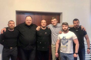 Захисників "Азовсталі" у Туреччині провідав голова ВР Захисників "Азовсталі" у Туреччині провідав голова ВР