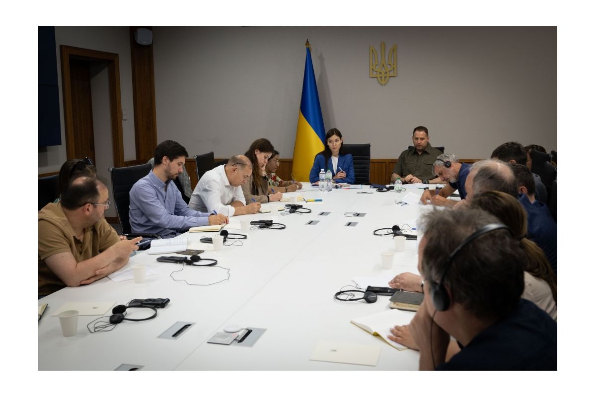 Очільник ОП зустрівся з іноземними та українськими журналістами Очільник ОП зустрівся з іноземними та українськими журналістами