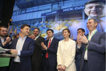 Нормальних людей влада не псує! Наскільки важливим є Перший помічник Президента Сергій Шефір для України та Володимира Зеленського? Нормальних людей влада не псує! Наскільки важливим є Перший помічник Президента Сергій Шефір для України та Володимира Зеленського?