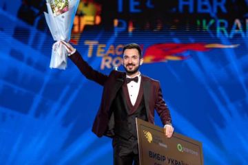 Педагог із Кам`янського став переможцем народного голосування за звання найкращого вчителя України Педагог із Кам`янського став переможцем народного голосування за звання найкращого вчителя України