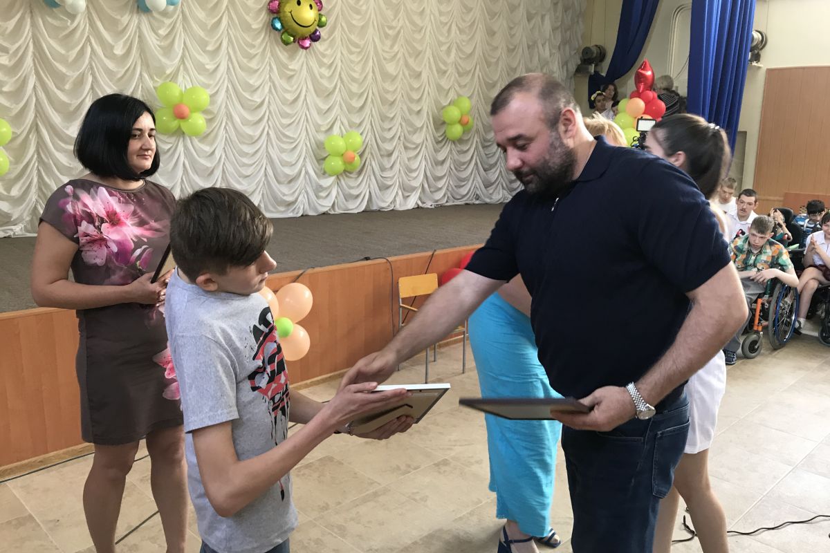 Петровський Олександр Володимирович: Підтримав вихованців Дніпровського дитячого будинку інтернату для дітей з інвалідністю і відвівав їх святковий концерт Петровський Олександр Володимирович: Підтримав вихованців Дніпровського дитячого будинку інтернату для дітей з інвалідністю і відвівав їх святковий концерт