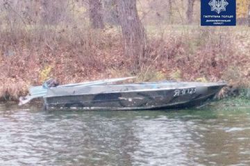 У Дніпрі водний патруль допоміг рибалкам, у яких зник човен У Дніпрі водний патруль допоміг рибалкам, у яких зник човен