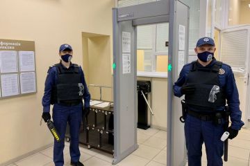 Дві судові установи на Запоріжжі та Буковині перейшли під охорону Служби судової охорони  Дві судові установи на Запоріжжі та Буковині перейшли під охорону Служби судової охорони