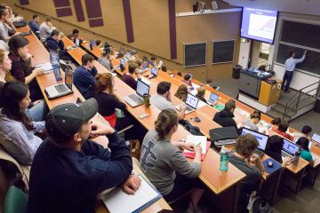 Євростат: лише 76% випускників знаходять роботу після закінчення вищих навчальних закладів у Європейському союзі Євростат: лише 76% випускників знаходять роботу після закінчення вищих навчальних закладів у Європейському союзі