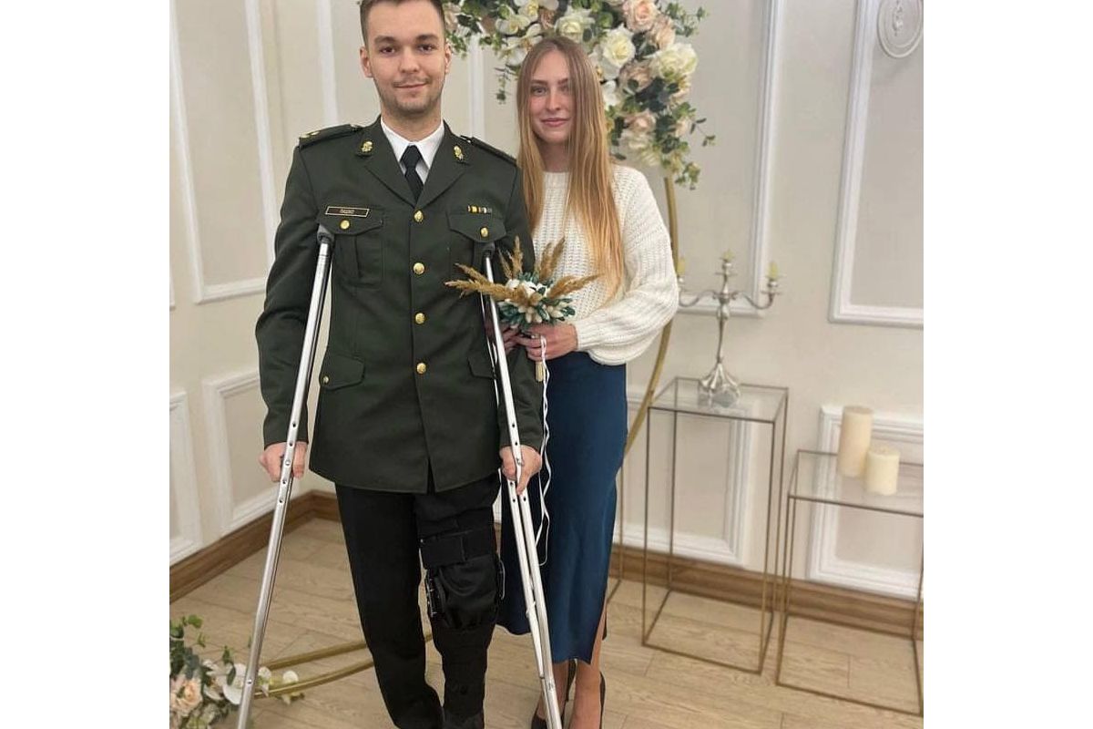 Лев Пашко, якого звільнили з російського полону 21 вересня в результаті обміну, одружився зі своєю дівчиною Діаною Лев Пашко, якого звільнили з російського полону 21 вересня в результаті обміну, одружився зі своєю дівчиною Діаною