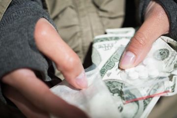 У столиці затримали наркодилерку У столиці затримали наркодилерку