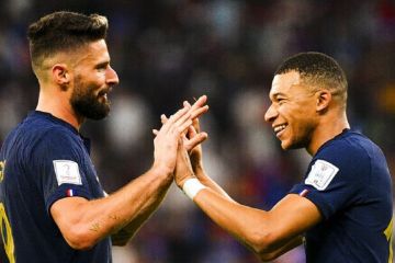 Франція вийшла у чвертьфінал ЧС-2022, впевнено здолавши Польщу: історичний рекорд Жиру і феєрія Мбаппе. Макрон щось знав Франція вийшла у чвертьфінал ЧС-2022, впевнено здолавши Польщу: історичний рекорд Жиру і феєрія Мбаппе. Макрон щось знав