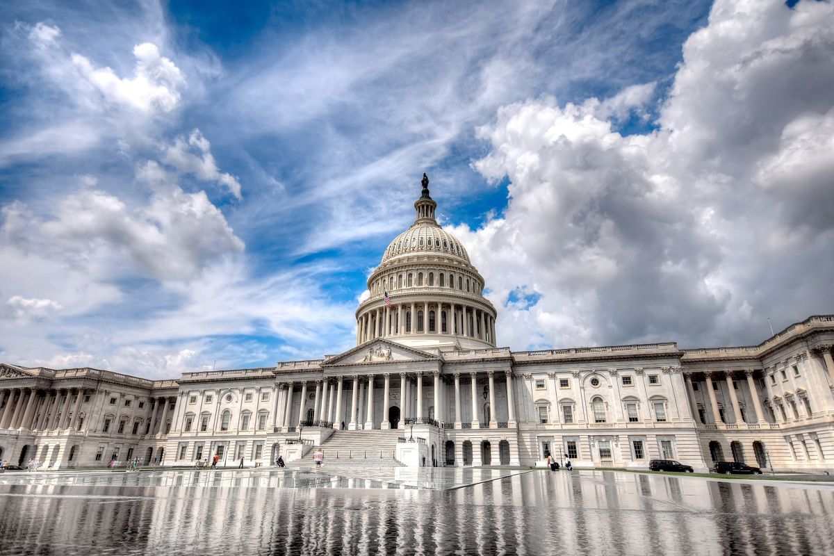 В США терористи надіслали диспетчерам аудіозапис та погрожували скерувати літак у будівлю Капітолію В США терористи надіслали диспетчерам аудіозапис та погрожували скерувати літак у будівлю Капітолію
