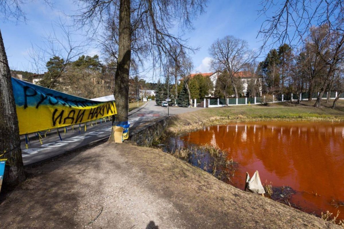 The lake in front of the Russian Embassy in Vilnius