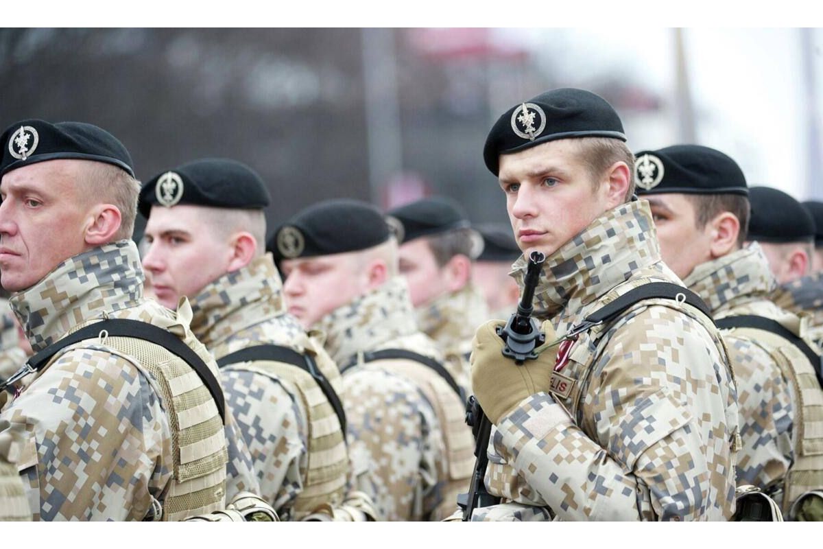 Армія Латвії готується до можливої російської агресії: повертає обов'язкову службу в армії Армія Латвії готується до можливої російської агресії: повертає обов'язкову службу в армії