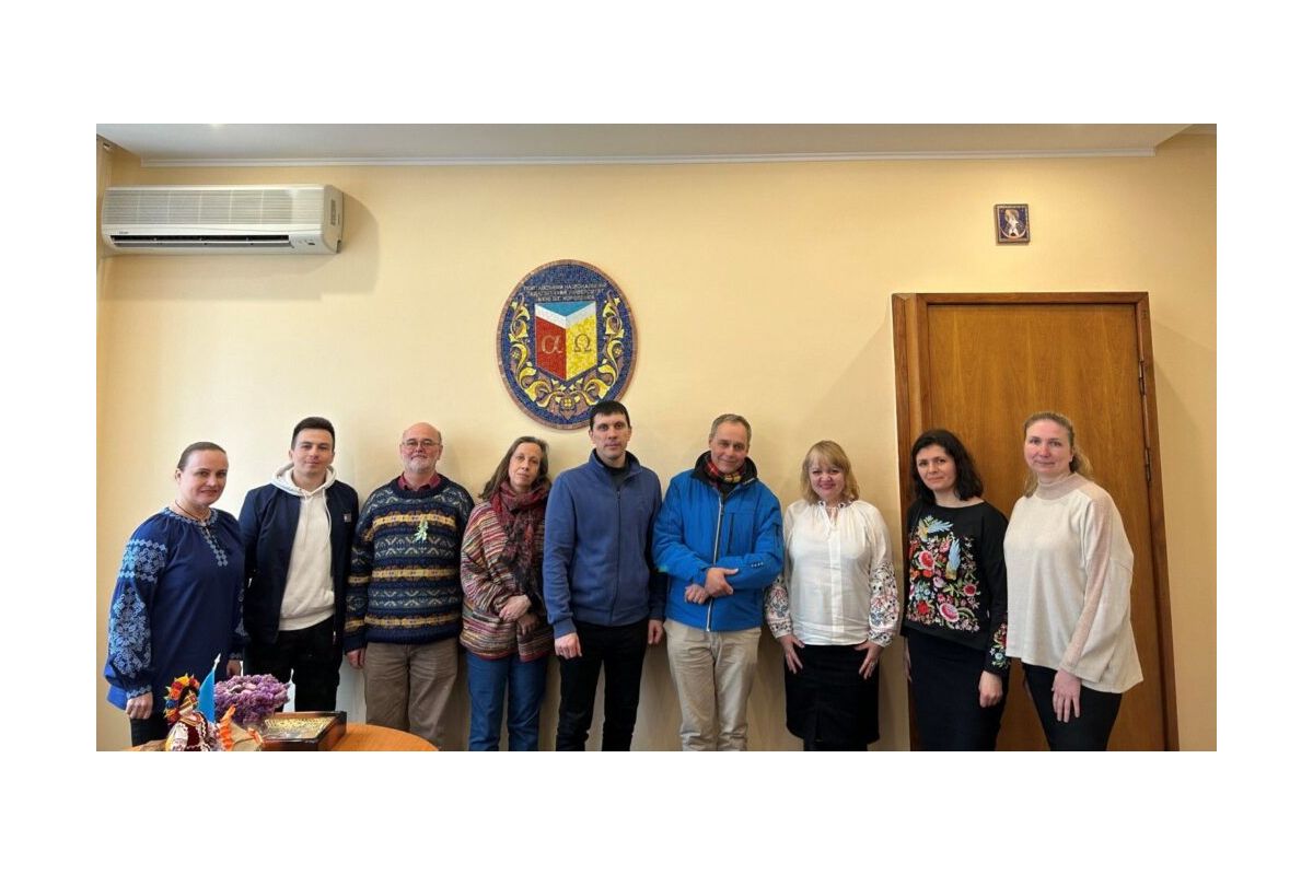 У ПНПУ імені В. Г. Короленка з робочим візитом прибули волонтери з Великої Британії У ПНПУ імені В. Г. Короленка з робочим візитом прибули волонтери з Великої Британії