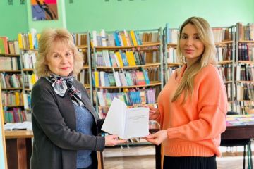 Викладачка кафедри педагогічної майстерності та менеджменту імені І. А. Зязюна Інна Іщенко передала університетській бібліотеці монографію Викладачка кафедри педагогічної майстерності та менеджменту імені І. А. Зязюна Інна Іщенко передала університетській бібліотеці монографію