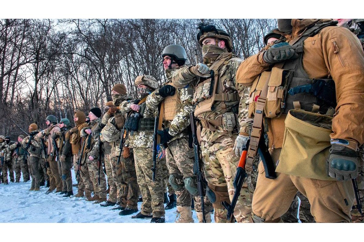 Російське вторгнення в Україну : Інтернет-військо, сьогодні серце кожного українця болить за Азов Російське вторгнення в Україну : Інтернет-військо, сьогодні серце кожного українця болить за Азов