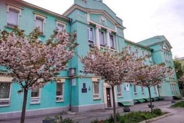 Російське вторгнення в Україну : А у Херсоні свій перший ювілей святкують сакури! Російське вторгнення в Україну : А у Херсоні свій перший ювілей святкують сакури!