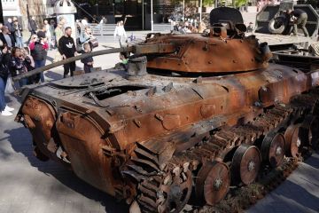 Російське вторгнення в Україну : У Вінниці на знак нескореності виставили спалену техніку  росіян з Ірпеня та Бучі Російське вторгнення в Україну : У Вінниці на знак нескореності виставили спалену техніку  росіян з Ірпеня та Бучі