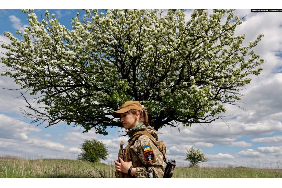 Російське вторгнення в Україну : Ці мужні воїни та воїтельки бережуть українську землю.