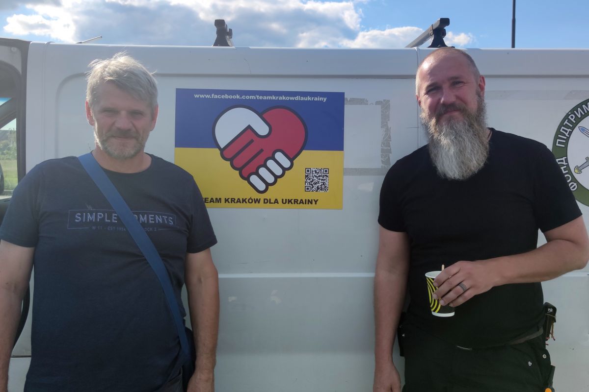 Пан Томаш Блащяк (Tomasz Błasiak), Пан Влоджімеж Краєвські (Włodzimierz Krajewski) : Професор Ягеллонського університету в Кракові спільно з напарником возить гуманітарну допомогу у Харків Пан Томаш Блащяк (Tomasz Błasiak), Пан Влоджімеж Краєвські (Włodzimierz Krajewski) : Професор Ягеллонського університету в Кракові спільно з напарником возить гуманітарну допомогу у Харків