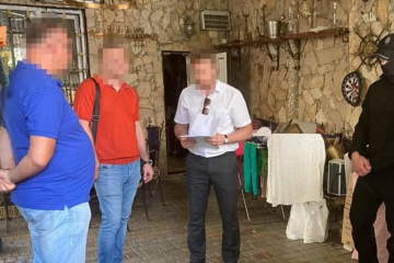 Поймали на "горячем": в Украине будут судить адвоката и судью, которые занимались мошенничеством Поймали на "горячем": в Украине будут судить адвоката и судью, которые занимались мошенничеством