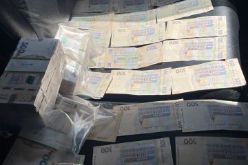 На Київщині викрито трьох службових осіб селищної ради на хабарі у понад 1 млн грн На Київщині викрито трьох службових осіб селищної ради на хабарі у понад 1 млн грн