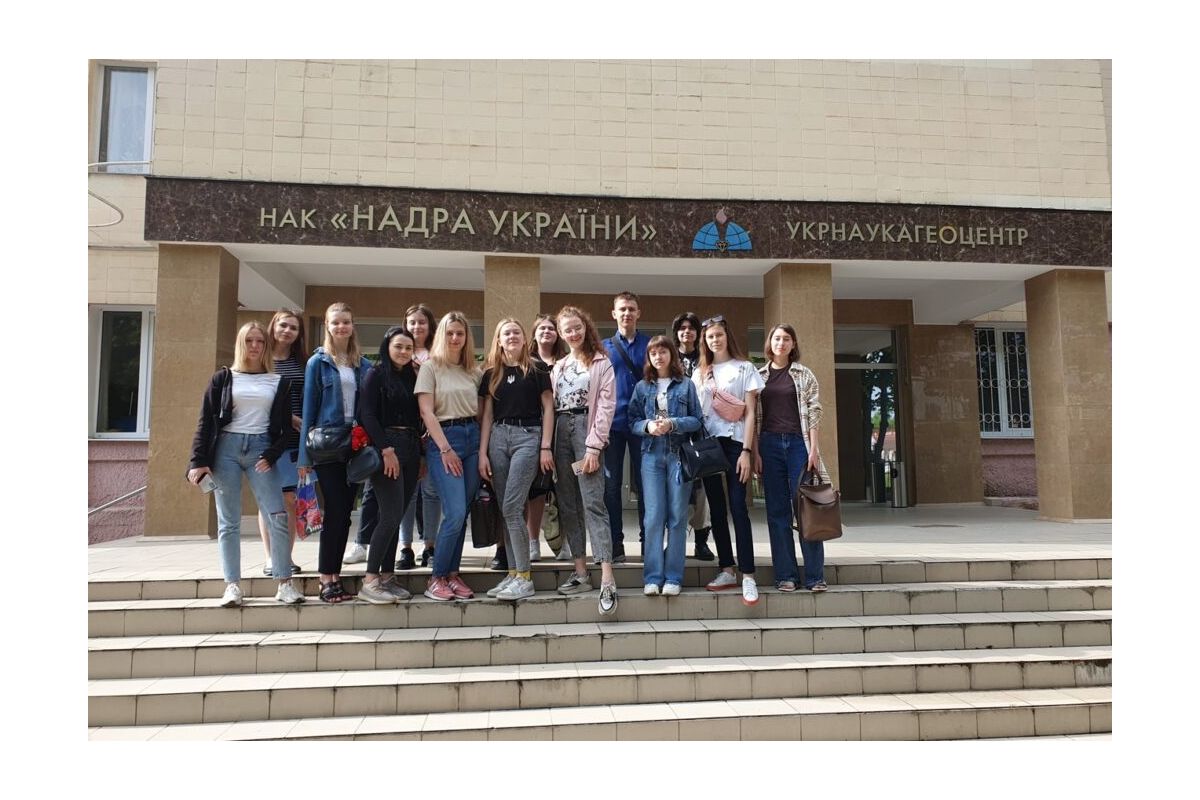 У межах навчальної практики студенти ІІ курсу спеціальності 102 Хімія відвідали ДП «Укрнаукагеоцентр» У межах навчальної практики студенти ІІ курсу спеціальності 102 Хімія відвідали ДП «Укрнаукагеоцентр»