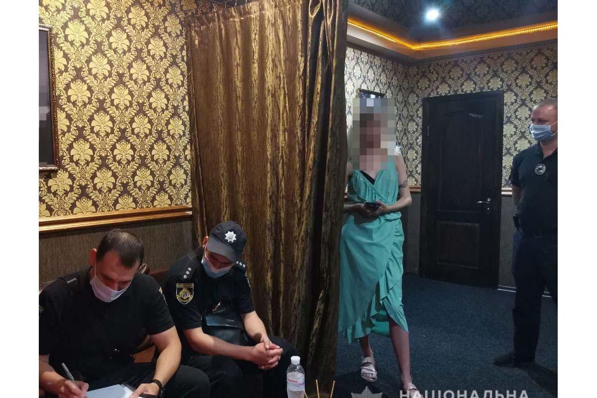 У Кривому Розі поліція викрила два борделі та онлайн-порностудію У Кривому Розі поліція викрила два борделі та онлайн-порностудію