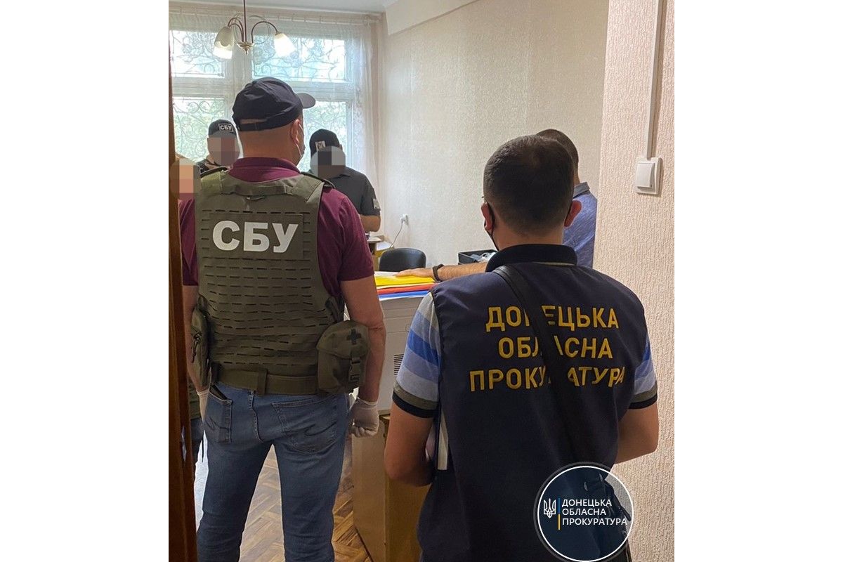 На Донеччині викрито корупційну схему з одержання хабарів у Державній міграційній службі На Донеччині викрито корупційну схему з одержання хабарів у Державній міграційній службі