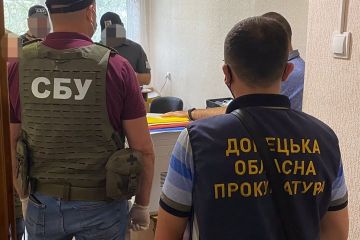 На Донеччині викрито корупційну схему з одержання хабарів у Державній міграційній службі  На Донеччині викрито корупційну схему з одержання хабарів у Державній міграційній службі