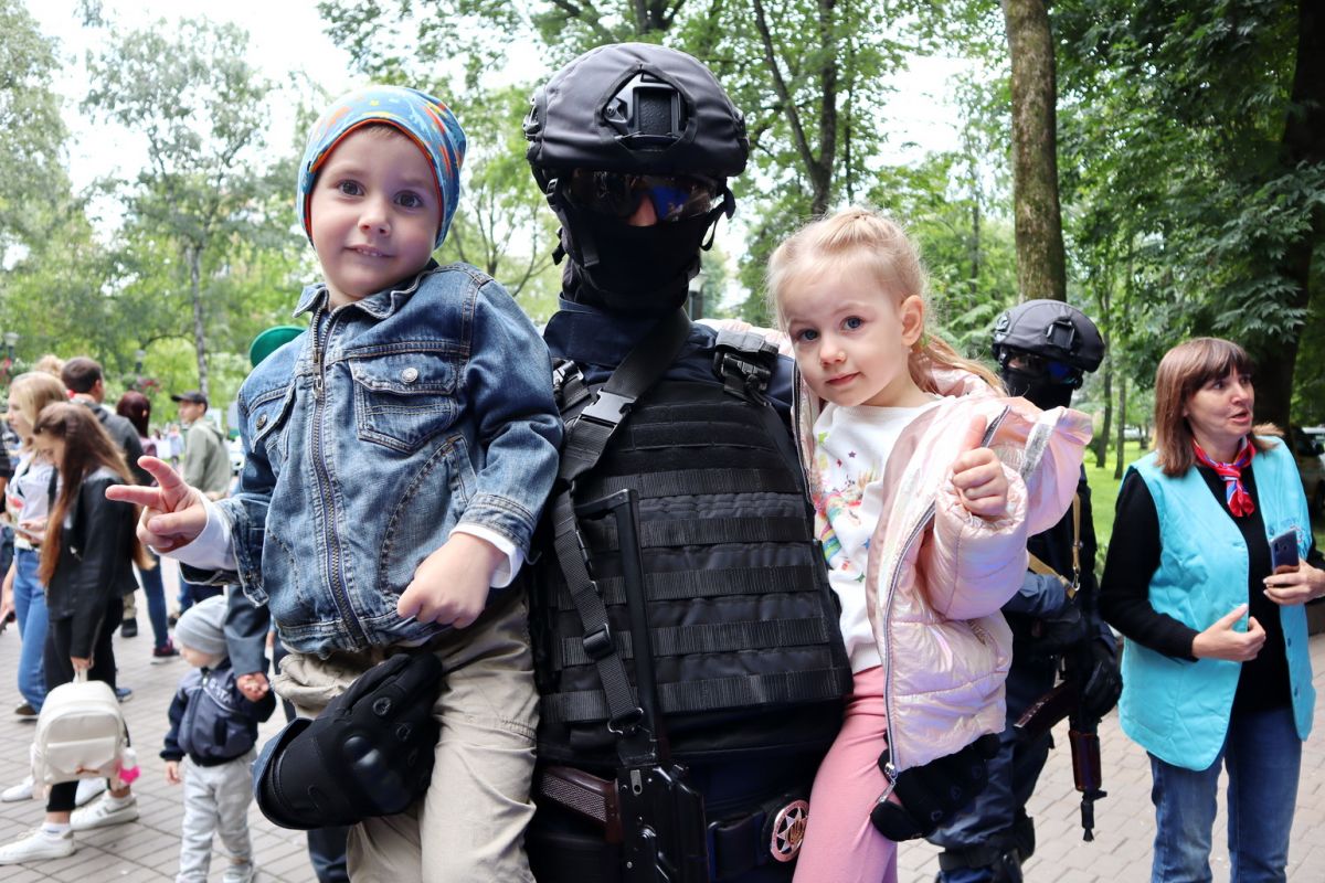 Інформаційне агентство : Юні хмельничани в межах соціального проєкту “Місто професій” на кілька годин “влаштувалися на роботу” в Службу судової охорони Інформаційне агентство : Юні хмельничани в межах соціального проєкту “Місто професій” на кілька годин “влаштувалися на роботу” в Службу судової охорони