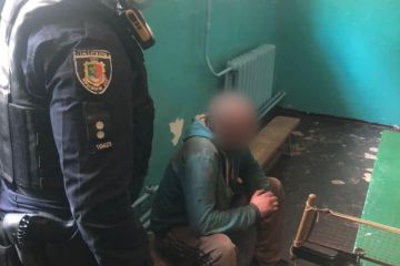 У Кривому Розі ймовірний крадій ховався у шкільній шафі У Кривому Розі ймовірний крадій ховався у шкільній шафі