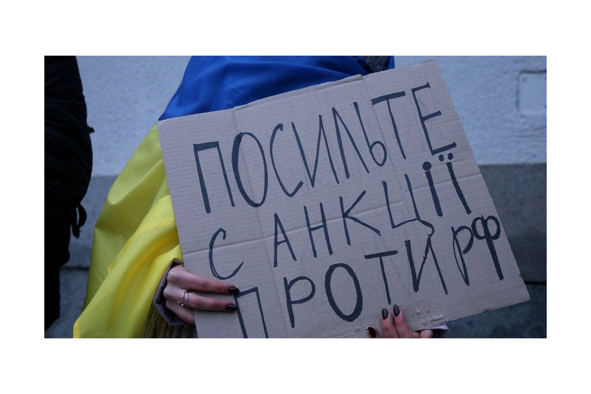 Євросоюз затвердив 8-й пакет санкцій проти росії. Зокрема мова йде про обмеження цін на нафту - Єврокомісія Євросоюз затвердив 8-й пакет санкцій проти росії. Зокрема мова йде про обмеження цін на нафту - Єврокомісія