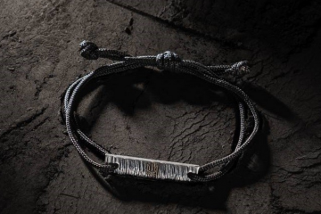 Символ незламності: платформа United24 презентувала браслети з металу «Азовсталі», кошти від продажу яких спрямують на підтримку ЗСУ Символ незламності: платформа United24 презентувала браслети з металу «Азовсталі», кошти від продажу яких спрямують на підтримку ЗСУ