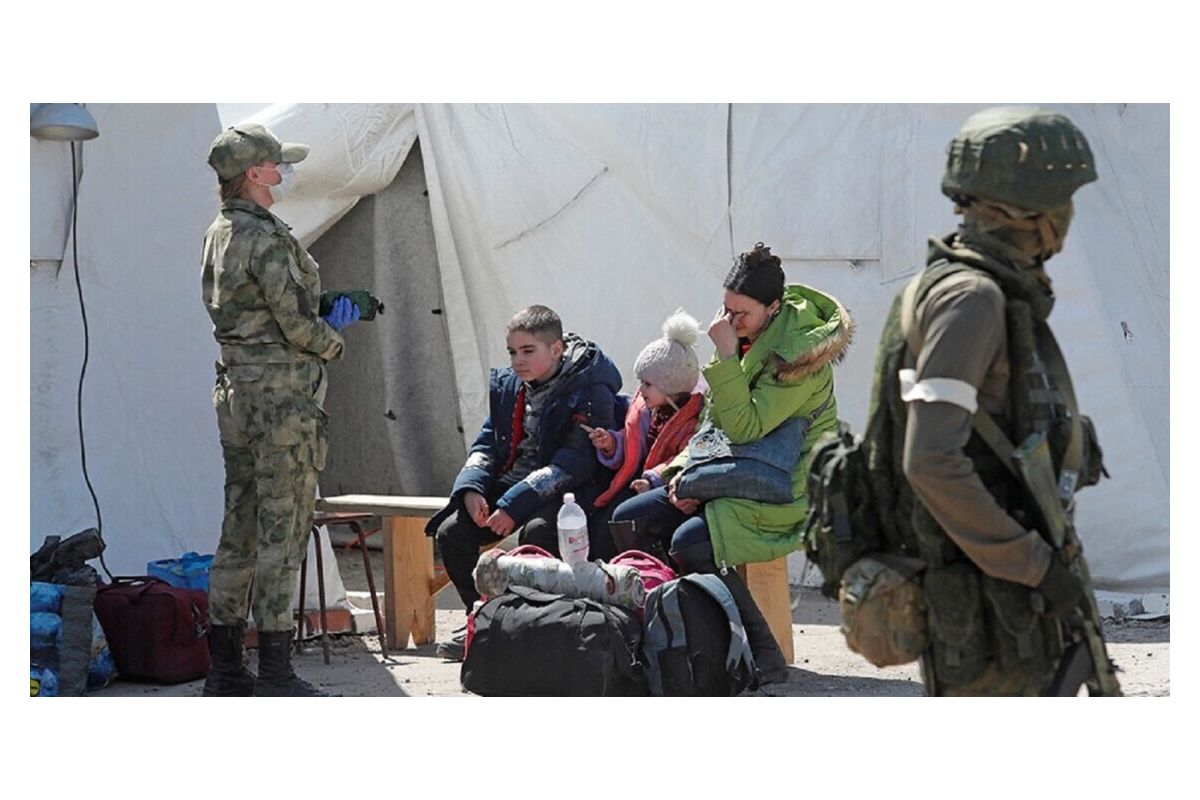 Понад 1000 українських біженців, які зібралися за південно-східним кордоном Естонії, росіяни вивезли на вантажівках у невідомому напрямку Понад 1000 українських біженців, які зібралися за південно-східним кордоном Естонії, росіяни вивезли на вантажівках у невідомому напрямку