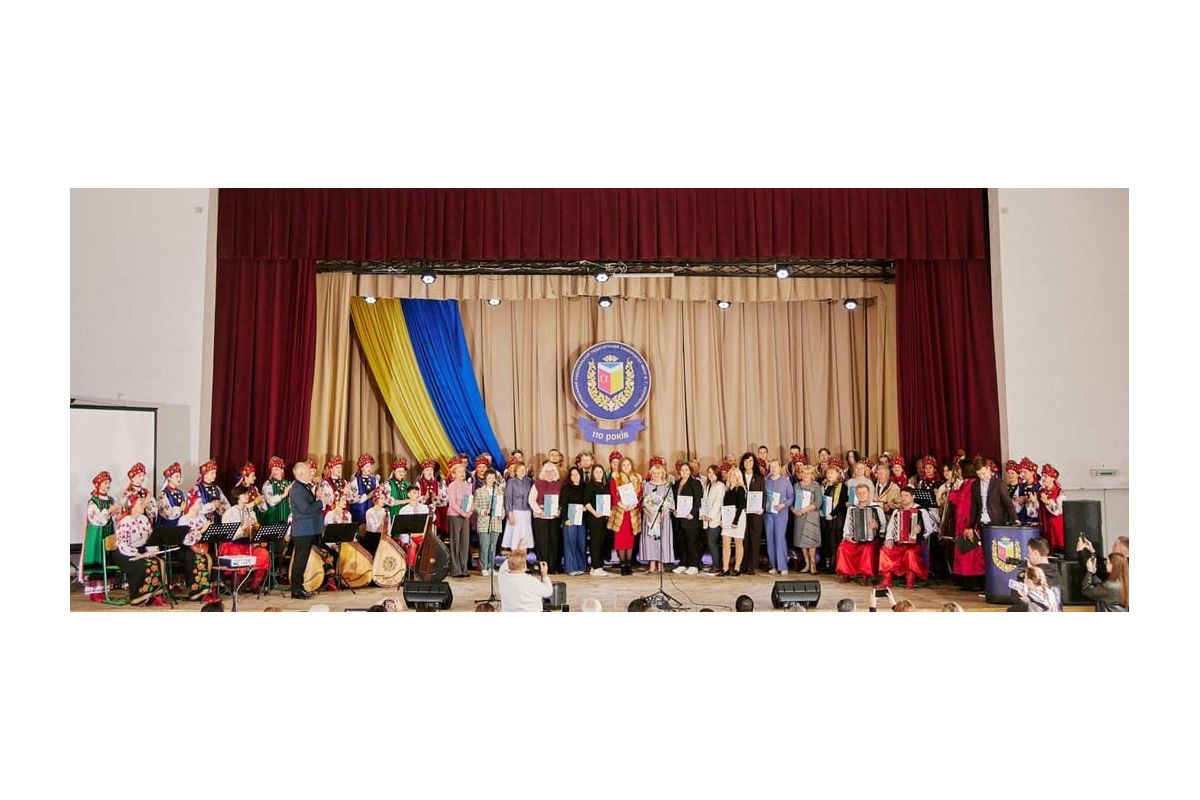 Урочистості та святковий концерт до Дня працівників освіти у Полтавському національному педагогічному університеті імені В. Г. Короленка Урочистості та святковий концерт до Дня працівників освіти у Полтавському національному педагогічному університеті імені В. Г. Короленка