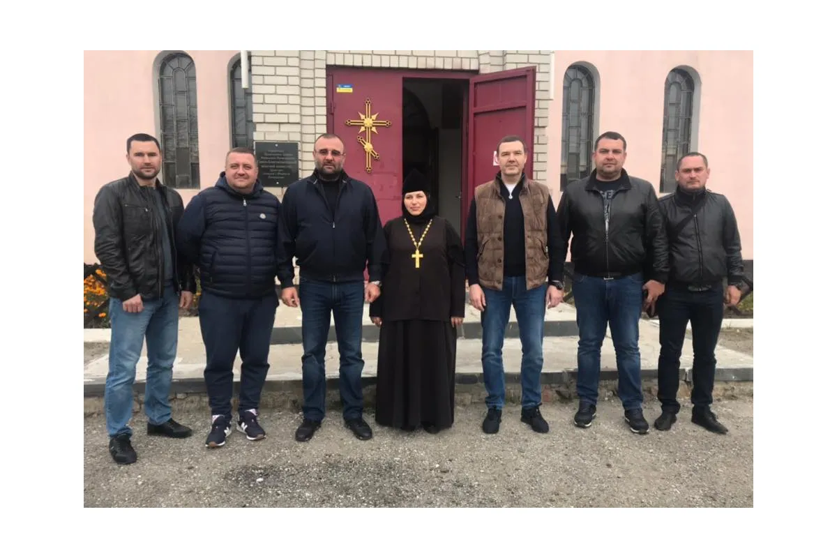 Жіночий монастир Дніпровської Єпархії УПЦ КП відновлюється і відтепер зі своїм транспортом.