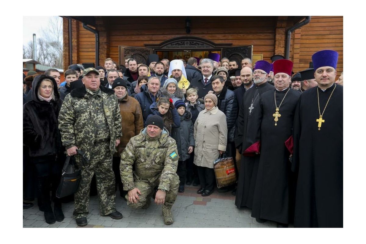 Петровський Олександр Володимирович: Коротка молитва у побудованому меценатом храмі «Різдва Пресвятої Богородиці», відбулася коротка служба