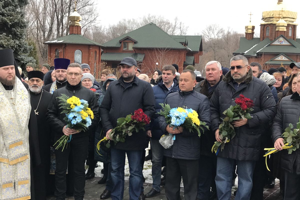 Петровський Олександр Володимирович: Завдяки допомозі мецената відбулося відкриття пам’ятного монумента Героям України, на території храму «Різдва Пресвятої Богородиці» Дніпровської єпархії УПЦ КП