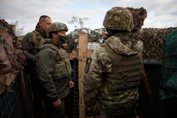 Уверен, что благодаря стойкости наших героев Донбасс будет освобожден – Глава государства во время общения с военными в зоне проведения ООС Уверен, что благодаря стойкости наших героев Донбасс будет освобожден – Глава государства во время общения с военными в зоне проведения ООС