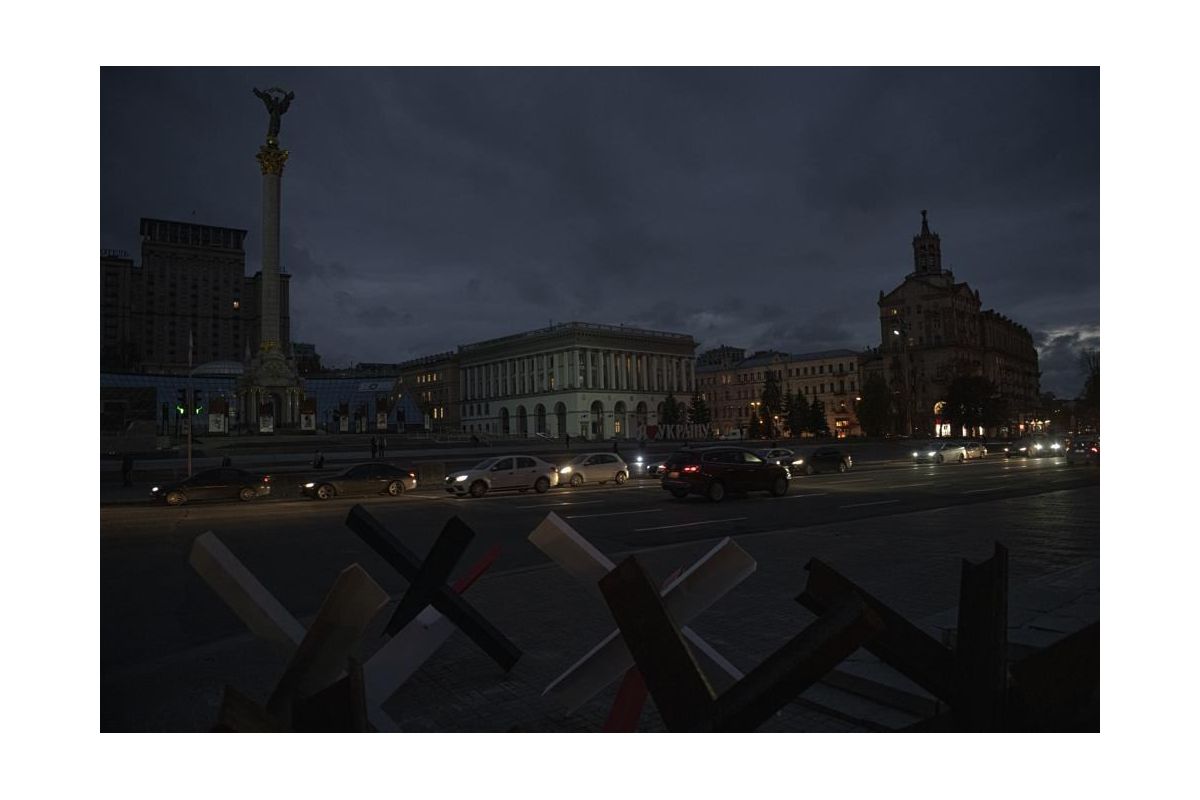 Київ розробляє план евакуації 3 млн мешканців, якщо столичні електромережі будуть повністю зруйновані Київ розробляє план евакуації 3 млн мешканців, якщо столичні електромережі будуть повністю зруйновані
