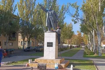 ​Орки в окупованому Мелітополі встановили пам'ятник Леніну