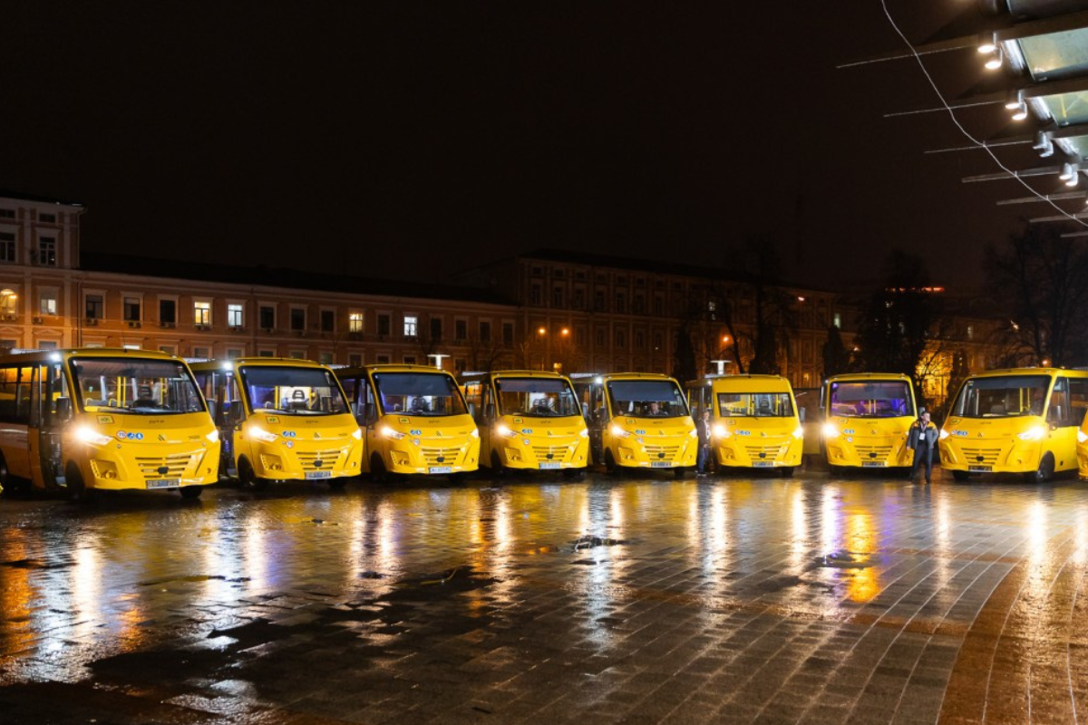Українські громади отримали понад 370 шкільних автобусів від ЄС Українські громади отримали понад 370 шкільних автобусів від ЄС