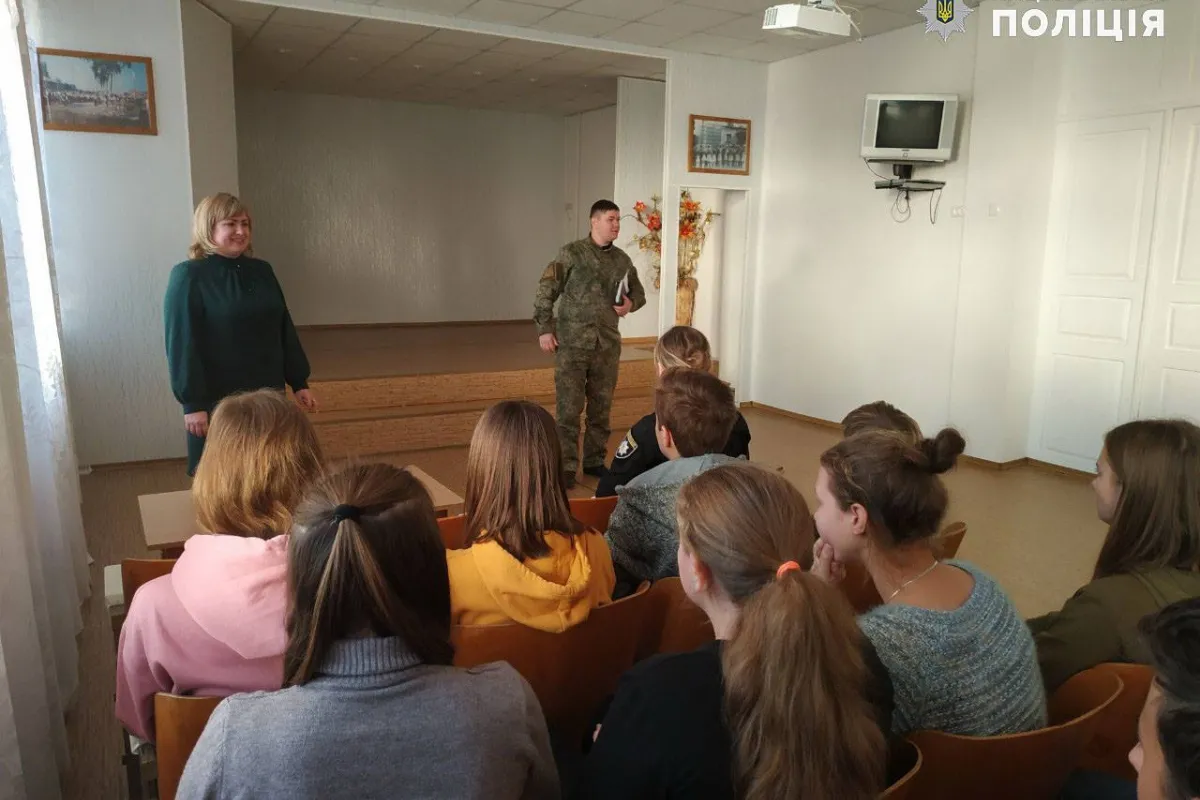 Про попередження насильства в сім’ї і не тільки. Дільничні провели лекцію в рамках Всеукраїнської акції «16 днів проти насильства»