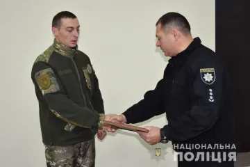 ​На Луганщині бійці батальйону патрульної служби поліції особливого призначення «Луганськ-1» отримали листи Подяки за бездоганну службу